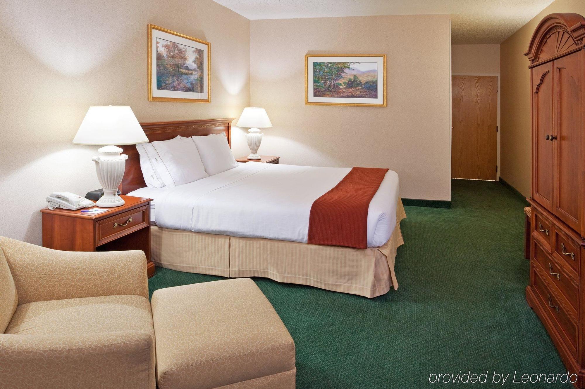 Holiday Inn Express Detroit-Warren/General Motors Technology Center By Ihg Exterior foto